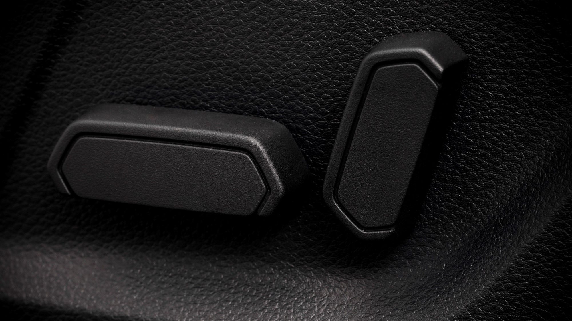 Banco do Motorista com Ajuste Elétrico de 6 Posições