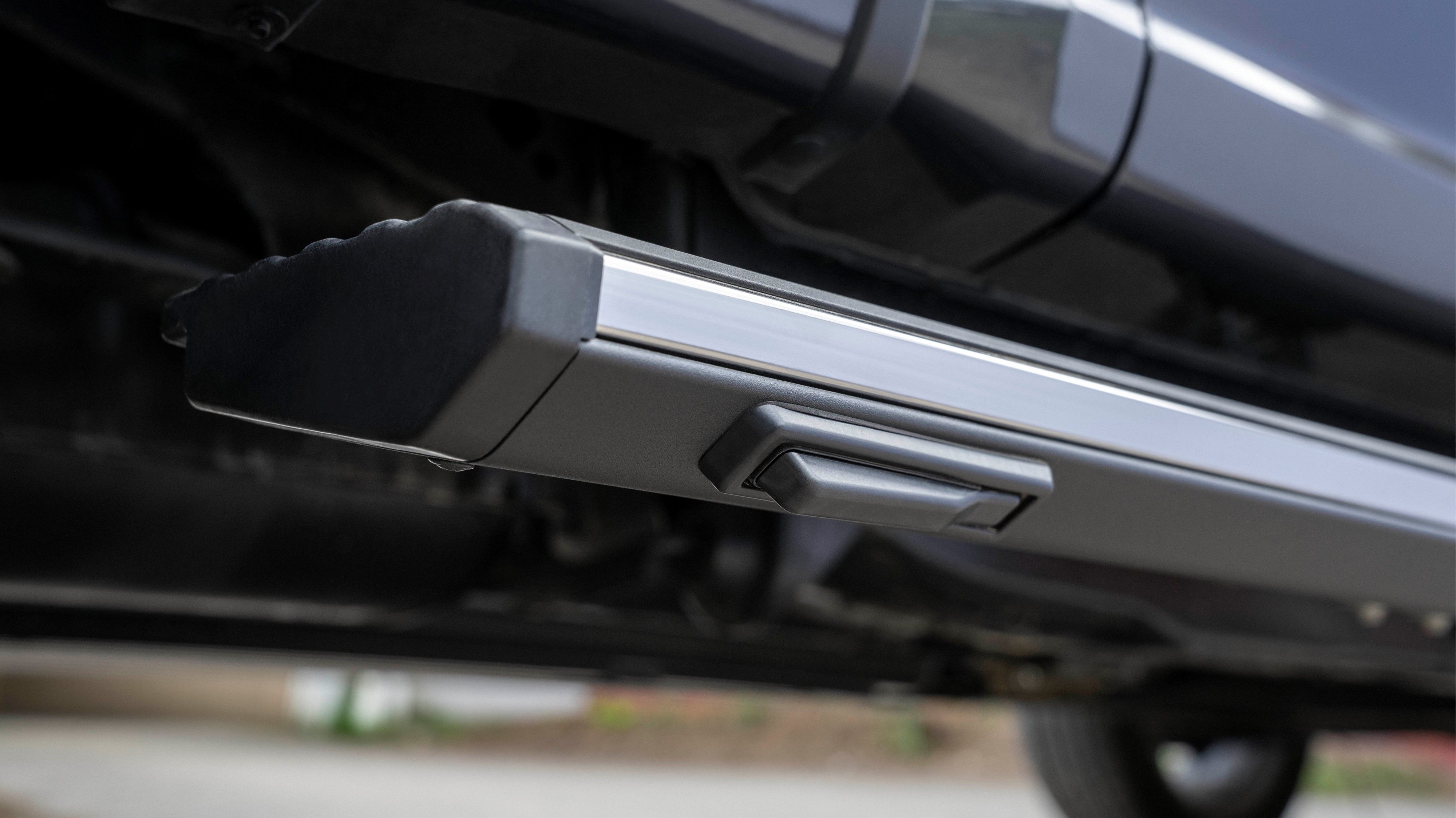 Estribos laterais com acionamento elétrico