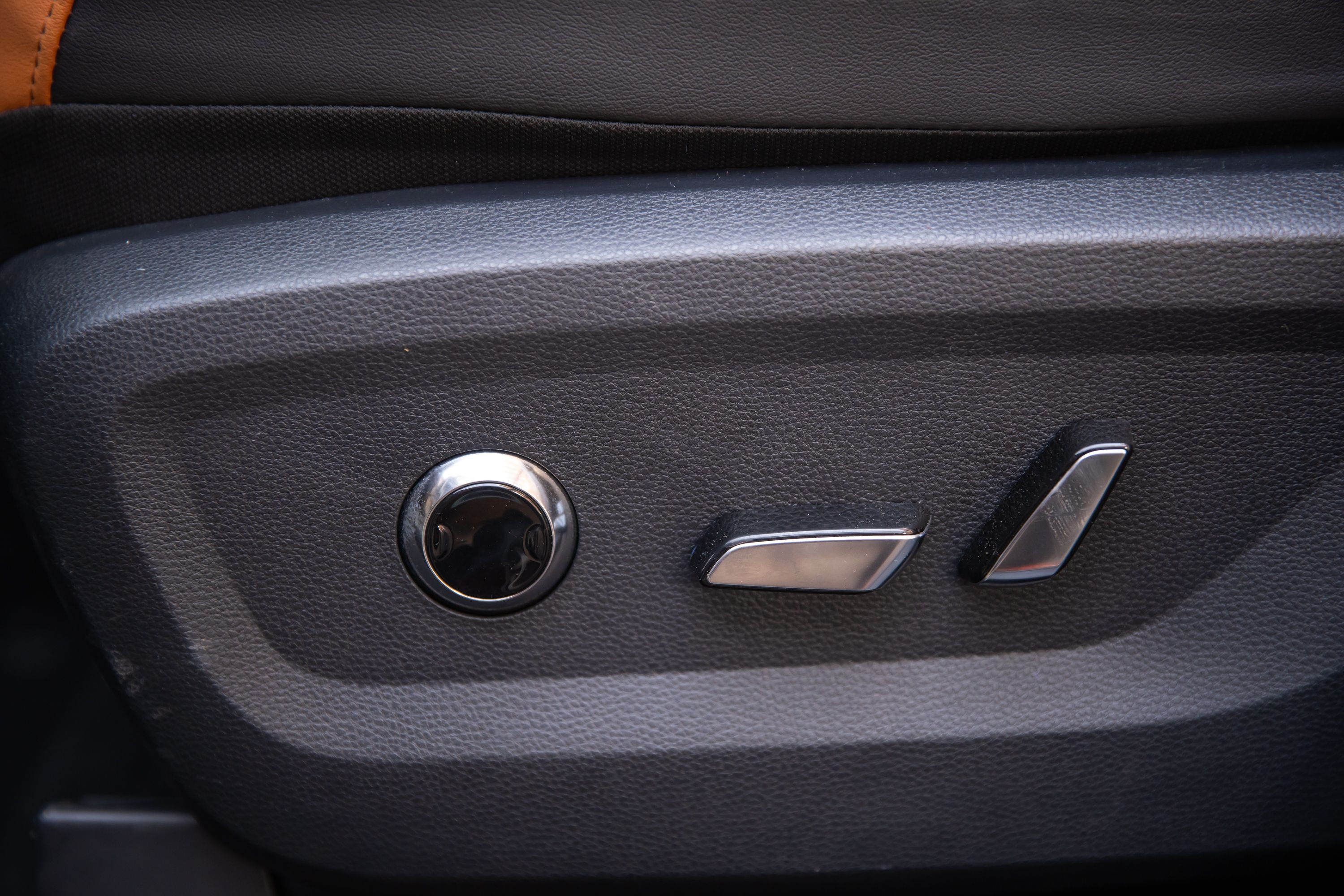 Banco do Motorista com Ajuste Elétrico de 10 Posições