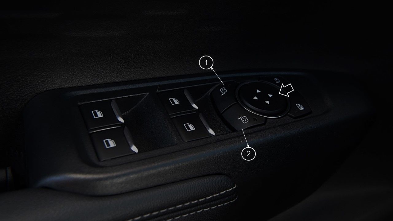 Retrovisores Externos com Ajuste e Rebátiveis Eletronicamente