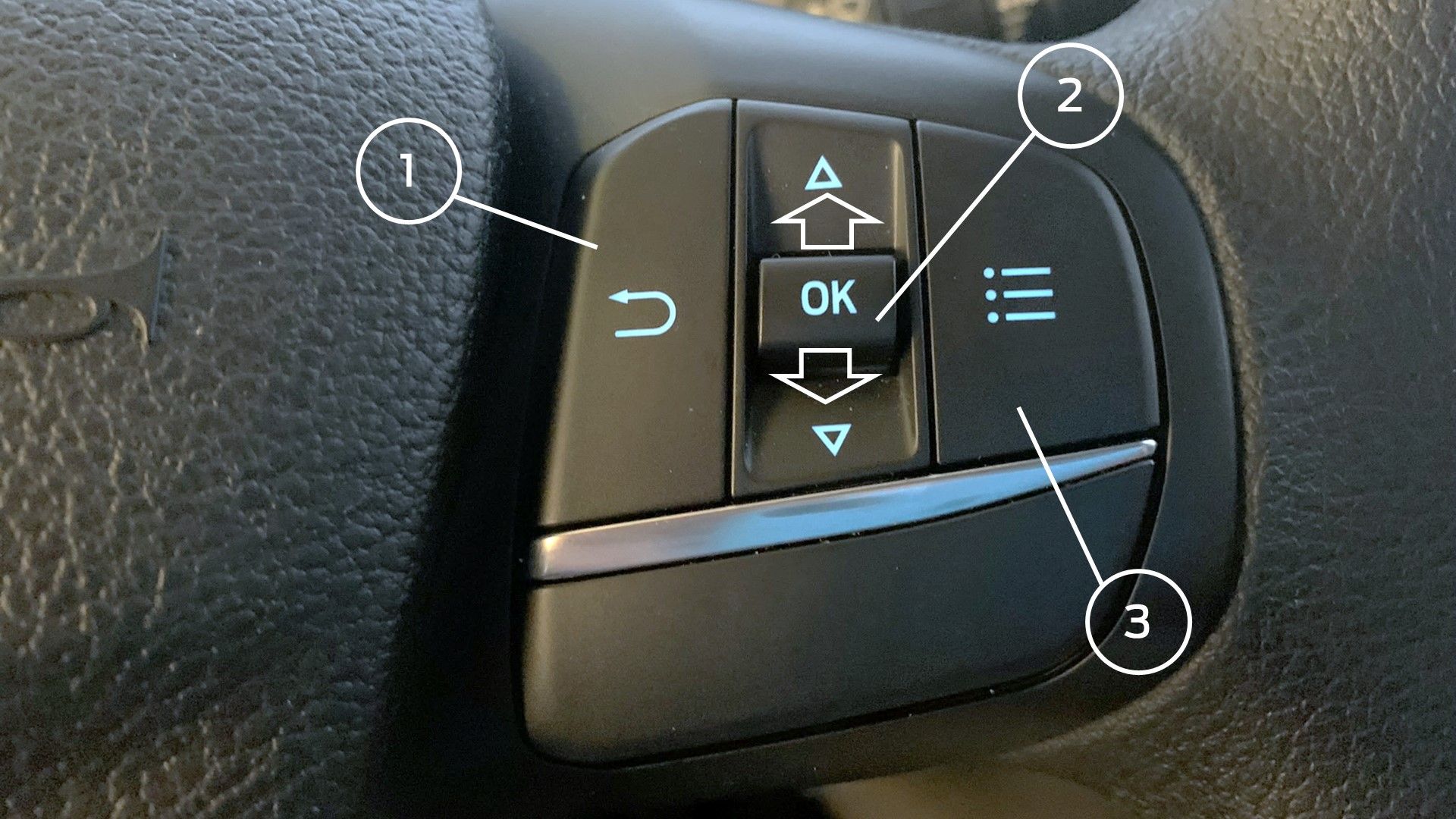 Volante Multifuncional - Comandos do Lado Direito