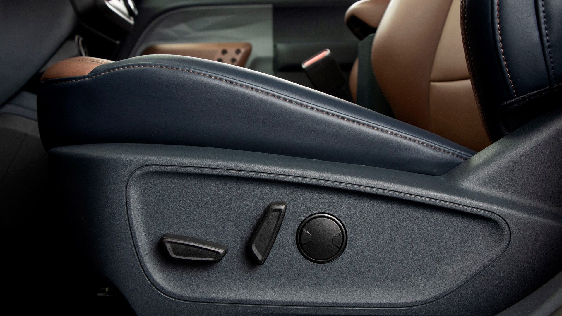 Banco do Motorista com Ajuste Elétrico de 8 Posições